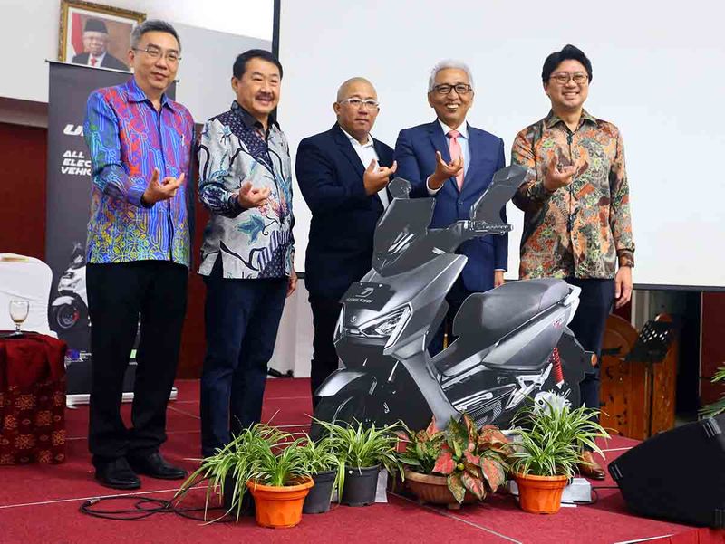 motor-listrik-indonesia-di-malaysia-1