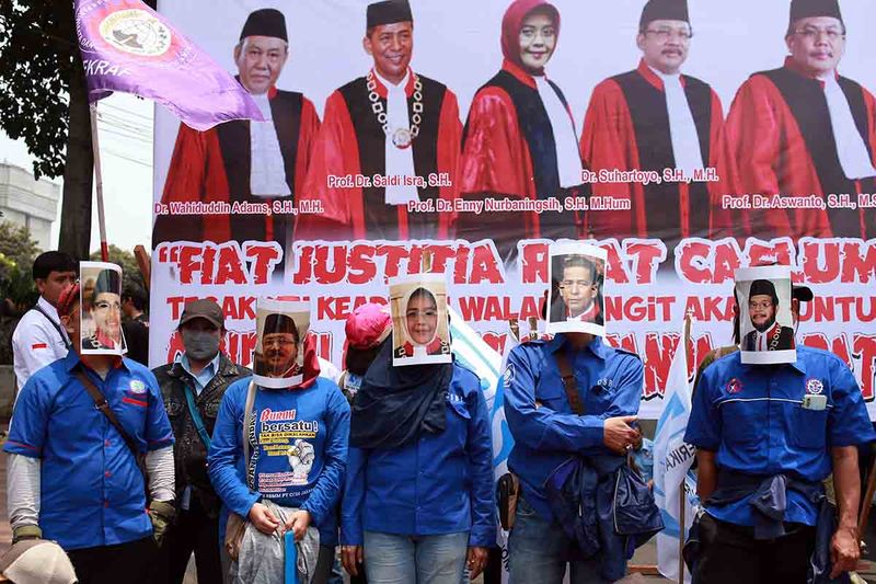 aksi-aliansi-sejuta-buruh-patung-kuda-1