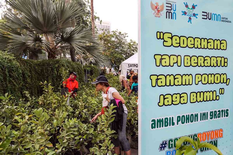 program-gotong-royong-boyong-pohon-3