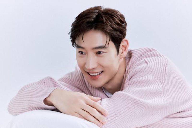 Lee Jehoon Menderita Kolistik Iskemik, Gagal Jadi MC di Busan International Film