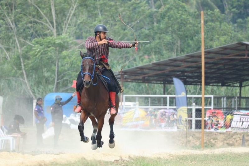 Alan-Pratama Atlet Panahan Berkuda