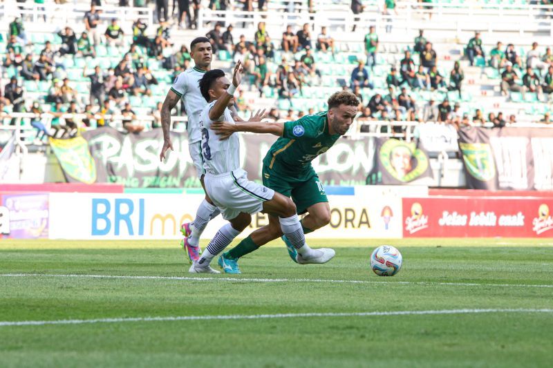 Persebaya Jamu Persib