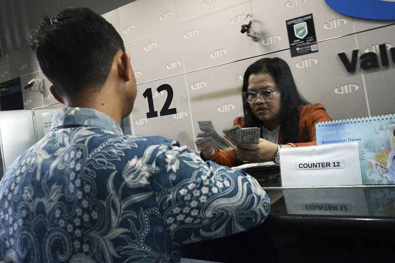 rupiah-melemah-terhadap-dolar-2