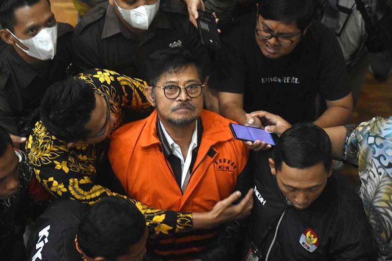 kpk-tahan-mantan-menteri-pertanian-ies-1 syl