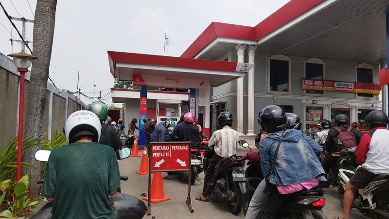 Antrian BBM di SPBU