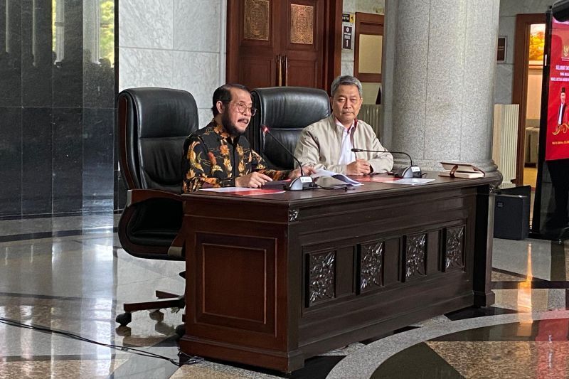 Konferensi Pers Anwar Usman