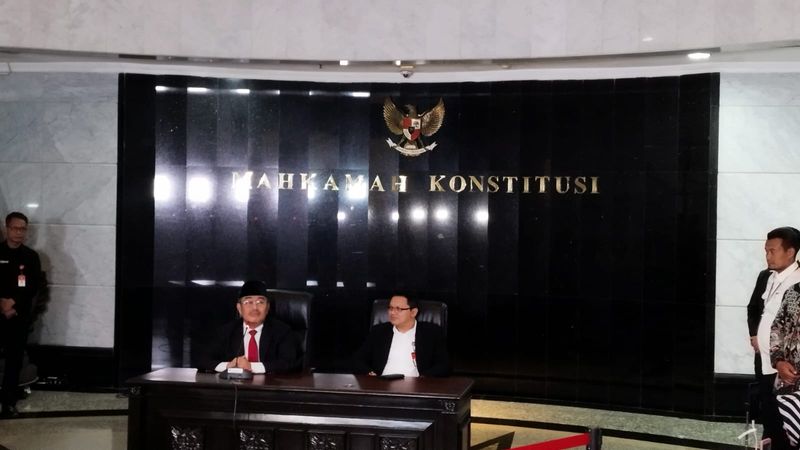 Jimly Asshiddiqie dalam konferensi pers