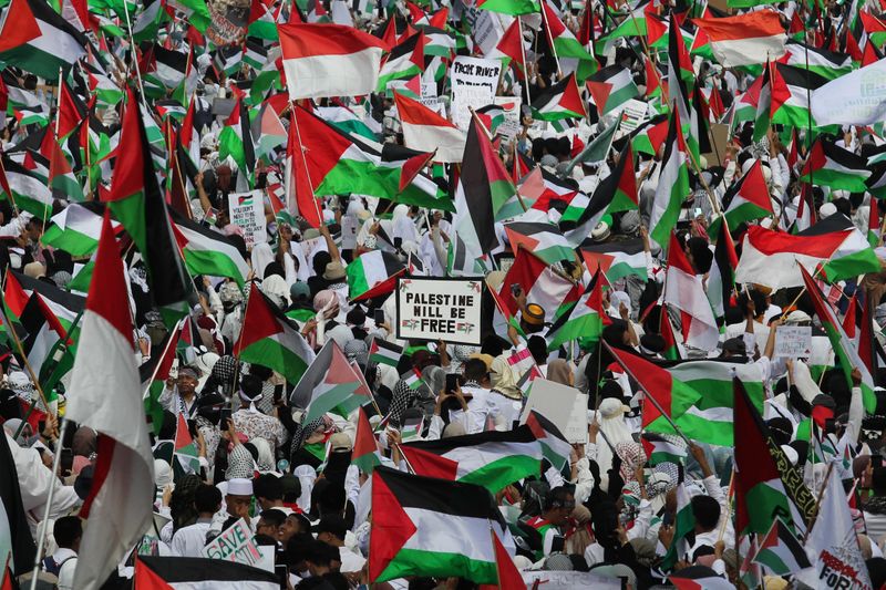 antarafoto-aksi-akbar-bela palestina di-surabaya-121123-ds-4