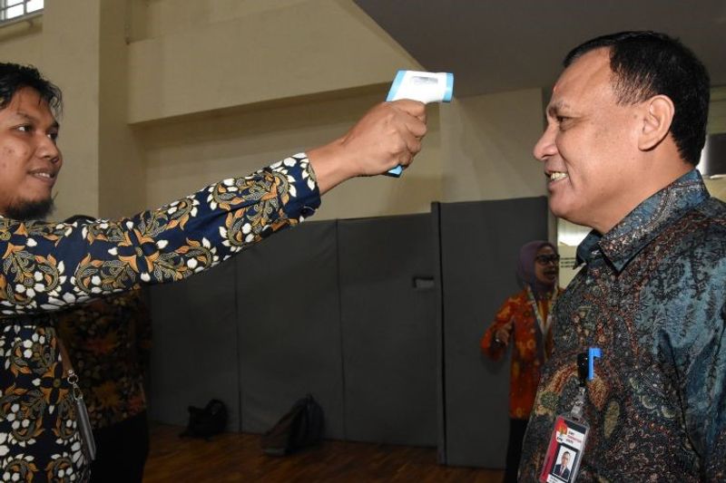 Pemeriksaan-Suhu-Tubuh-di KPK 050320-IES-10