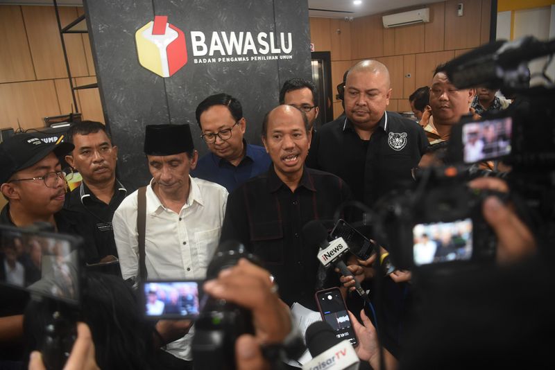 antarafoto-ampjj-adukan-deklarai-kepala desa dan-aparat-desa-ke-bawaslu-231123-i apdesi