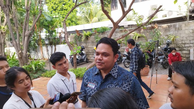 Jubir Timnas AMIN soal bagi-bagi susu gratis oleh Gibran