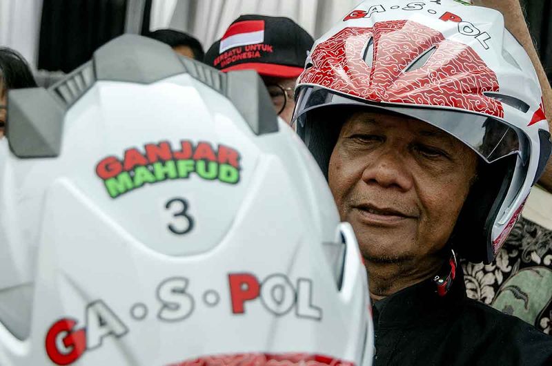 mahfud md-temui-warga-kbb-121023-na-2