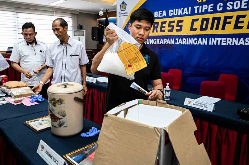 penyelundupan narkotika di-bandara-soekarno-hatta-181223-sth-8