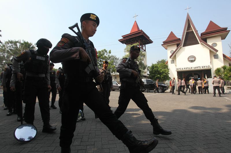 antarafoto-sterilisasi-gereja-jelang-natal-di-surabaya-231223-ds-2
