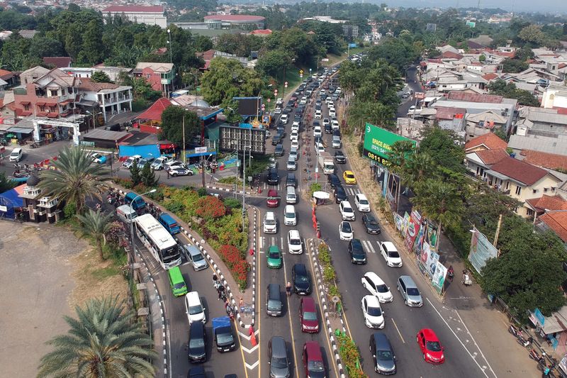 antarafoto-puncak-arus-kepadatan-kendaraan-libur-natal-di-puncak-bogor-241223-ys
