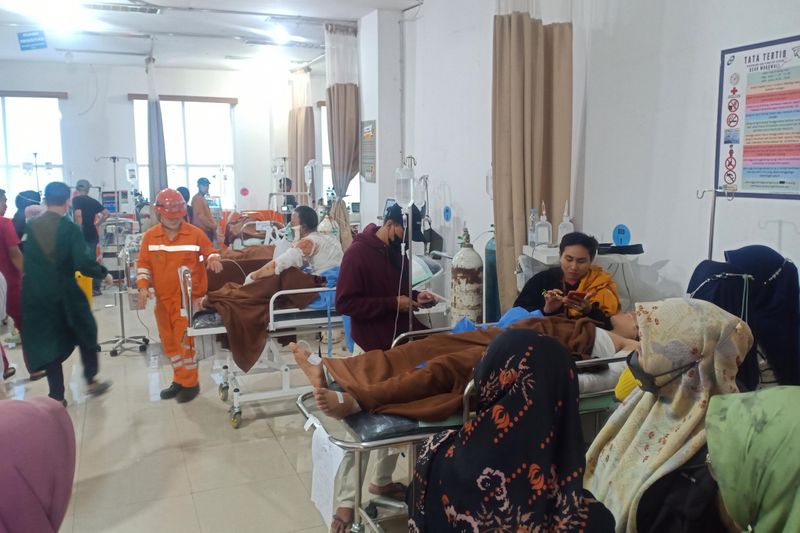antarafoto-perawatan-korban-kecelakaan-kerja-di-morowali-25122 ledakan 3-mh-1