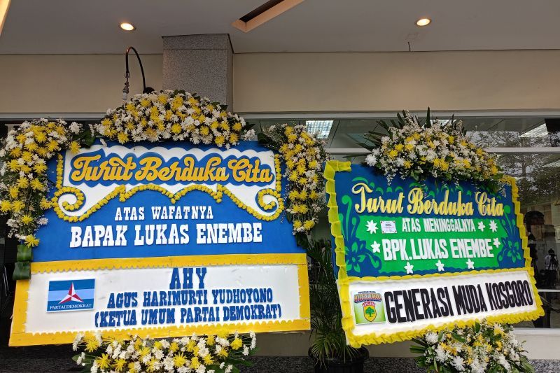 Karangan Bunga Lukas Enembe