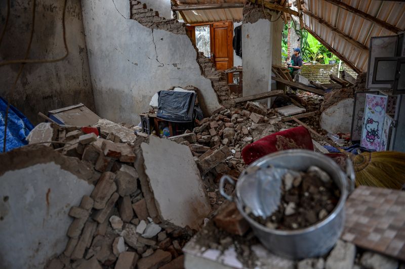 antarafoto-kerusakan-akibat gempa di-sumedang-030124-rai-3