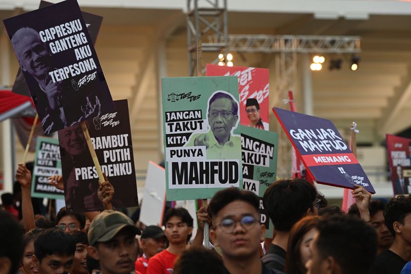antarafoto-aksi-pendukung debat ketiga-pilpres-070124-fm-2