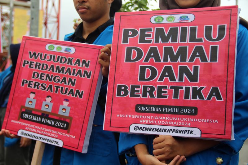 antarafoto-aksi-mahasiswa-pontianak-dukung pemilu damai-200124-jw-6