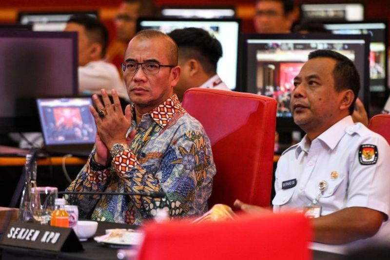 antarafoto-pelantikan-kpps-srentak-dan-penganugerahan-rekor-muri-kpu-250124-sth presiden kampanye