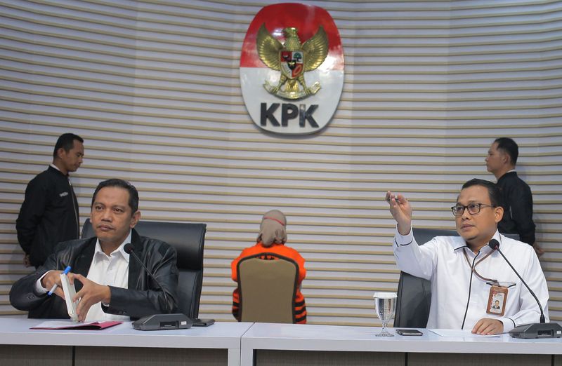 antarafoto-keterangan-pers-kpk-ott-di-sidoarjo-dugaan-korupsi-pemotongan-insenti