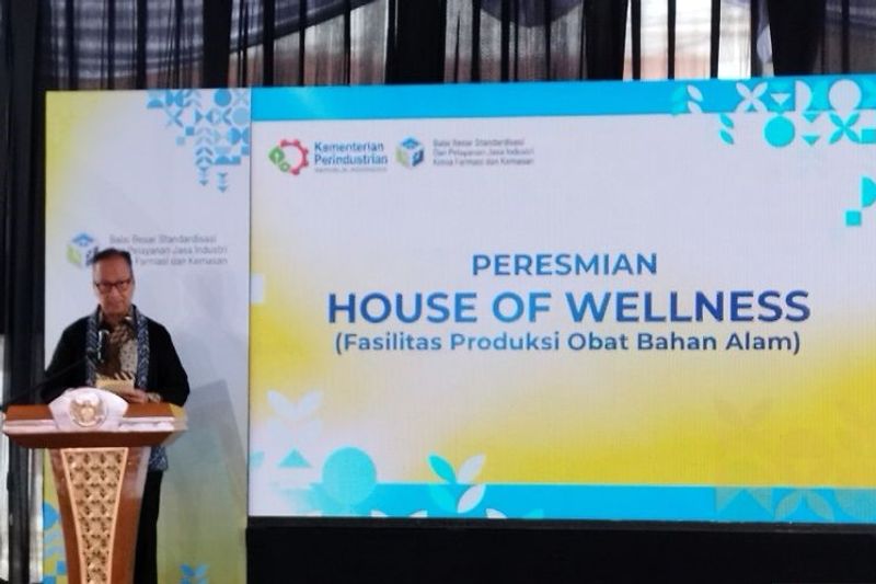 Menteri Perindustrian resmikan tempat produksi obat alami