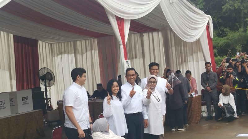 Anies Baswedan sekeluarga