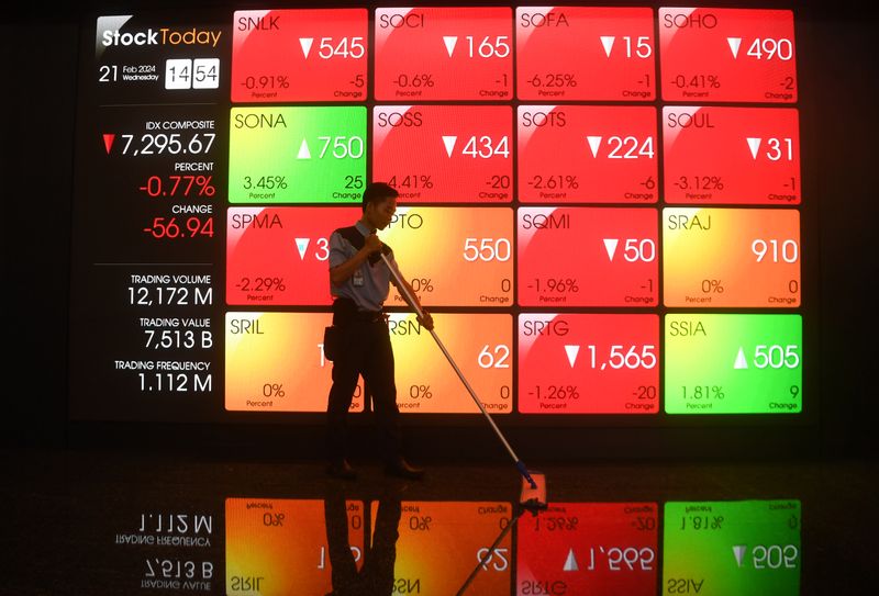 antarafoto-investor-saham-indonesia-210224-ak-7