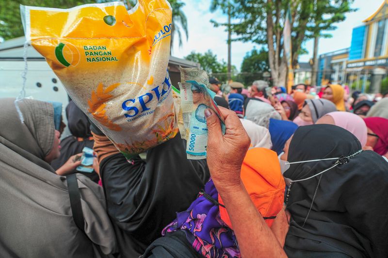 antarafoto-antre-beras-gerakan pangan murah-220224-ws-4