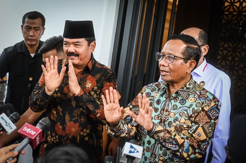 antarafoto-hadi-tjahjanto-bertemu-mahfud-md-220224-riv-1