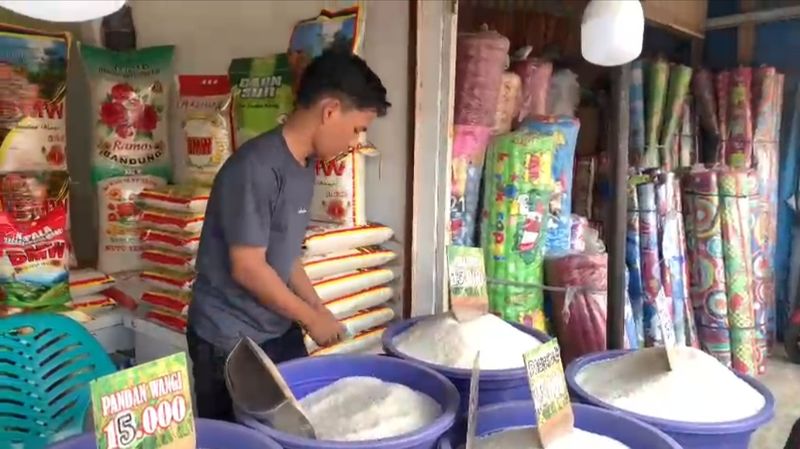 Pedagang beras di Pasar Tradisional