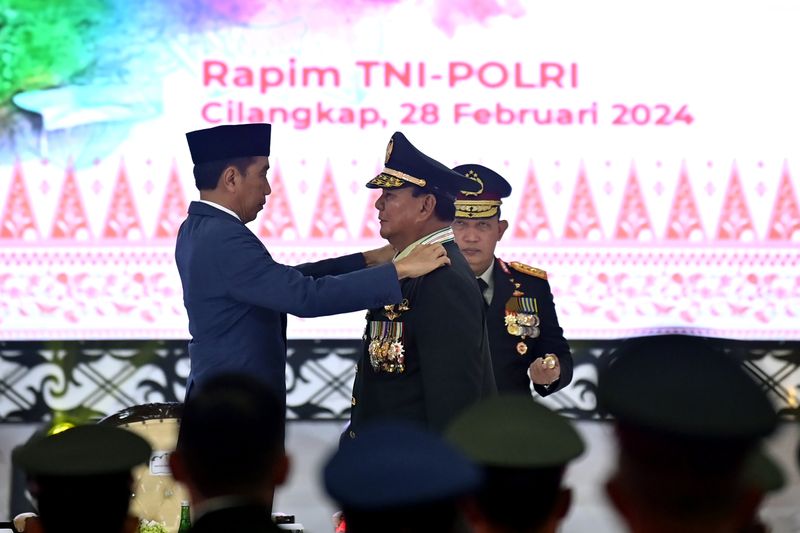 antarafoto-presiden-berikan-pangkat-jenderal-kehormatan-kepada-prabowo-280224-sg