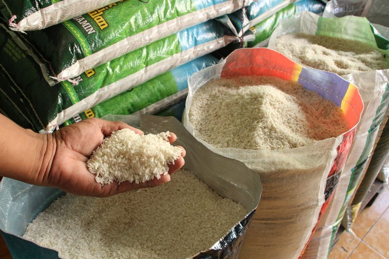 antarafoto-stok beras di-sulselbar-masih-aman-hingga-lebaran-idul-fitri-020324-a