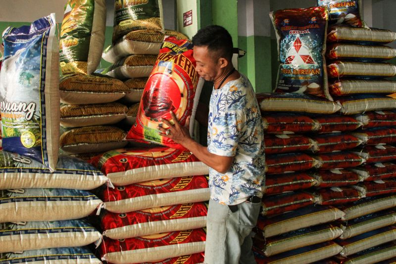 antarafoto-stok beras di-sulselbar-masih-aman-hingga-lebaran-idul-fitri-020324-a