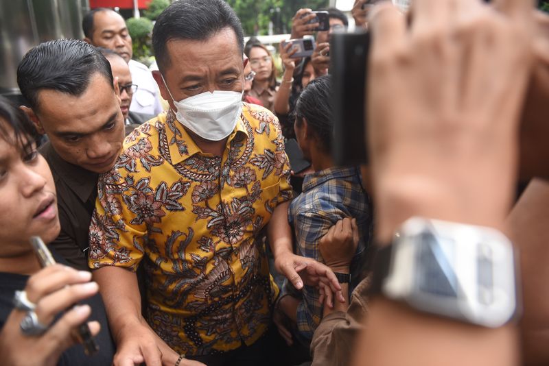 antarafoto-pemeriksaan-tersangka-sekda-kota-depok-140324-ies-3