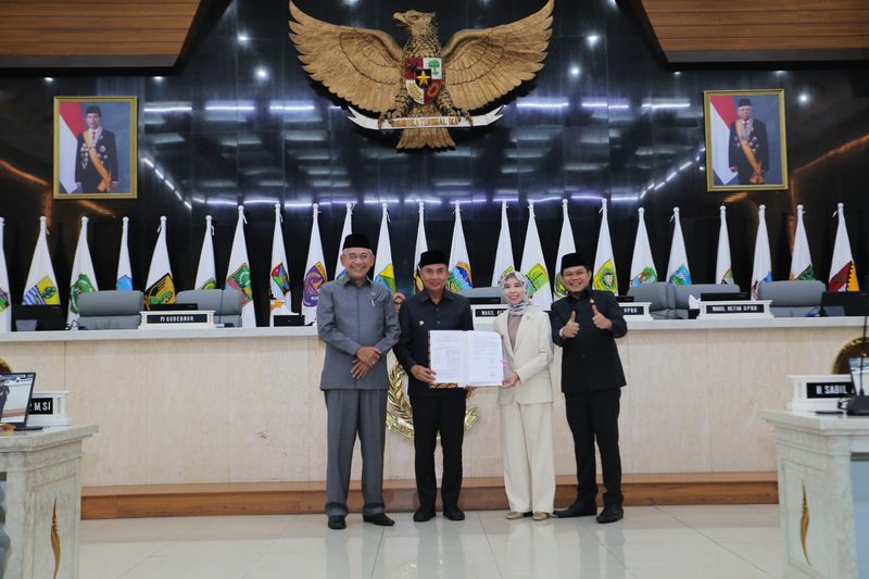Penjabat (Pj) Gubernur Jawa Barat Bey Triadi di DPRD Jabar