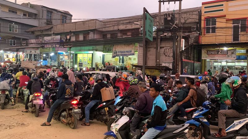Motor di Jalan Padat Lalu Lintas
