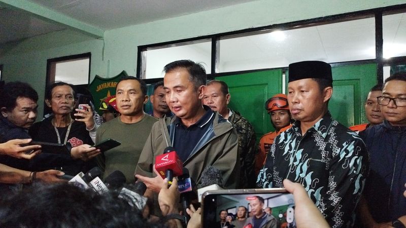 Pj Gubernur Jabar terkait kebakaran di Gudang Amunisi Daerah (Gudmurah) TNI