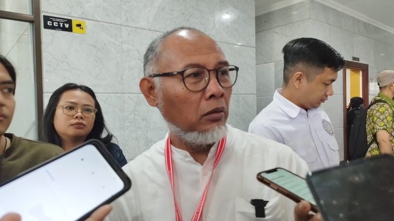 Bambang Widjojanto (tengah), usai sidang lanjutan perkara PHPU Pilpres 2024