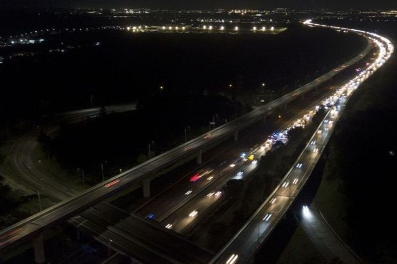 Lalu-lintas-Jalan-Layang-MBZ-dan-Tol-Japek-H-2 lebaran 080424-fah-4