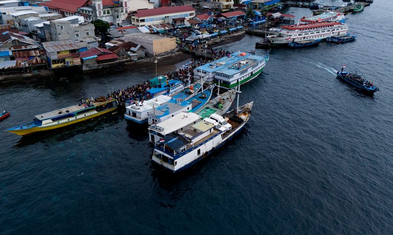 antarafoto-mudik-idul-fitri-menggunakan-transportasi-antarpulau-di-ternate-84202
