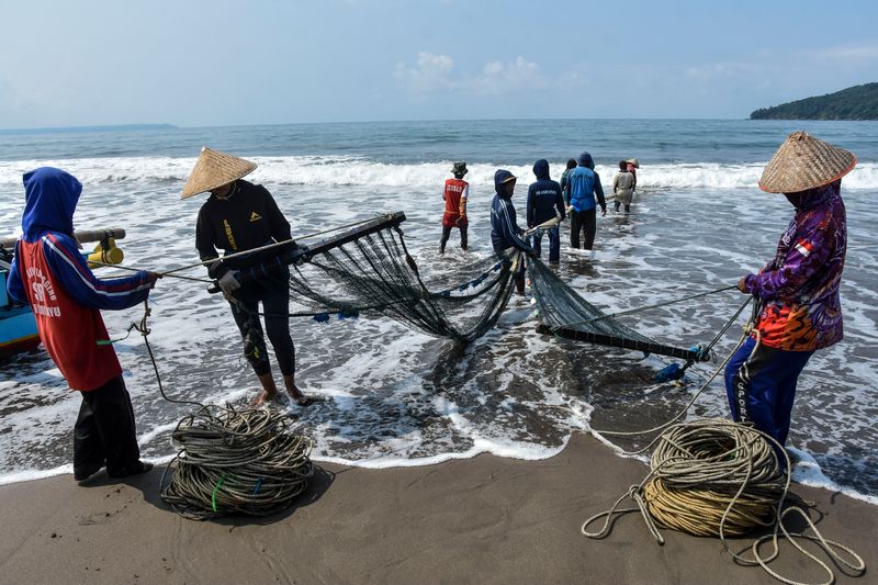 antarafoto-implementasi-program-ekonomi-biru-bagi-nelayan-160424-adb-4