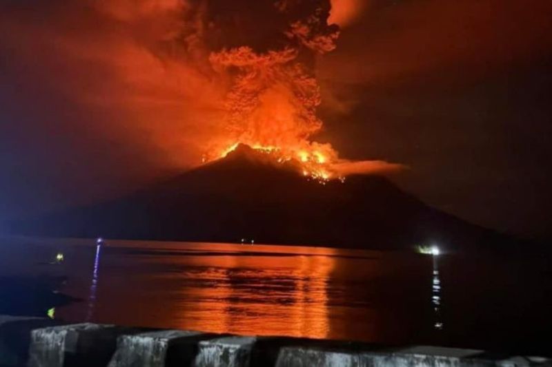 letusan gunung ruang di kabupaten sitaro