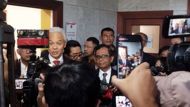 Ganjar Pranowo dan Mahfud MD usai sidang PHPU Pilpres 2024