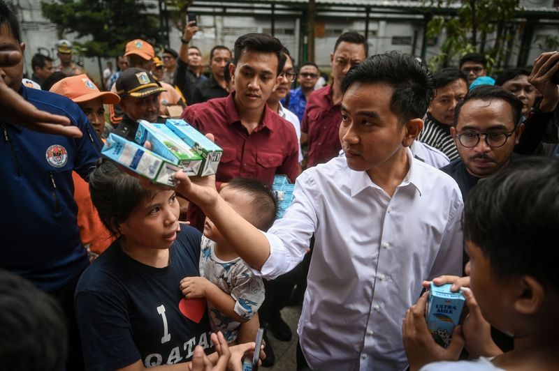 antarafoto gibran blusukan-di-rusun-muara-baru-240424-ebp-03