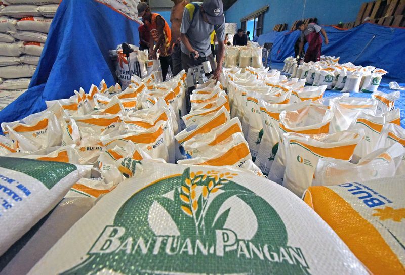 antarafoto-penyaluran-bansos-pangan-250424-af-1