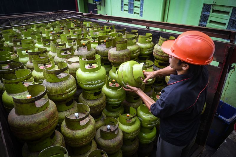 antarafoto-pembelian-gas-lpg-3-kg-menggunakan-ktp-mulai-efektif-juni-2024-26424-