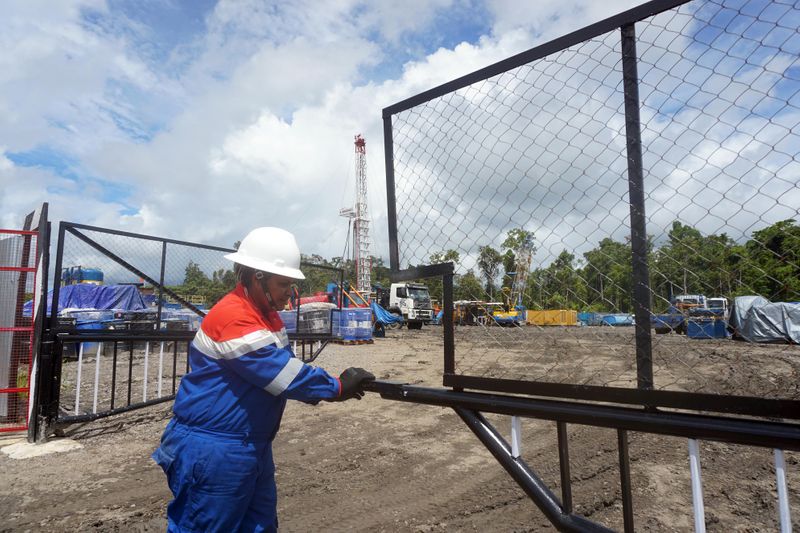 antarafoto-efek-berganda-industri-hulu-migas-di-papua-barat-daya05
