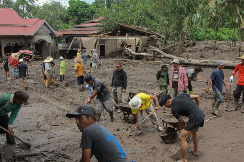 antarafoto-pencarian-korban banjir lahar dingin-di-tanah-datar-13052024-givo-02